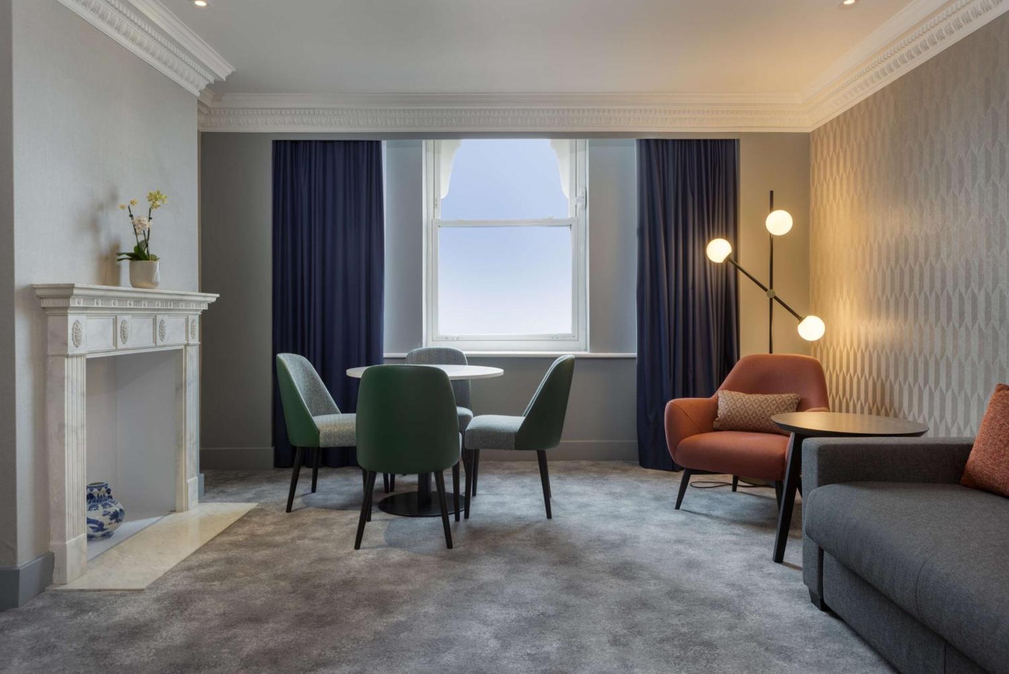 One-Bedroom King Suite Sea View