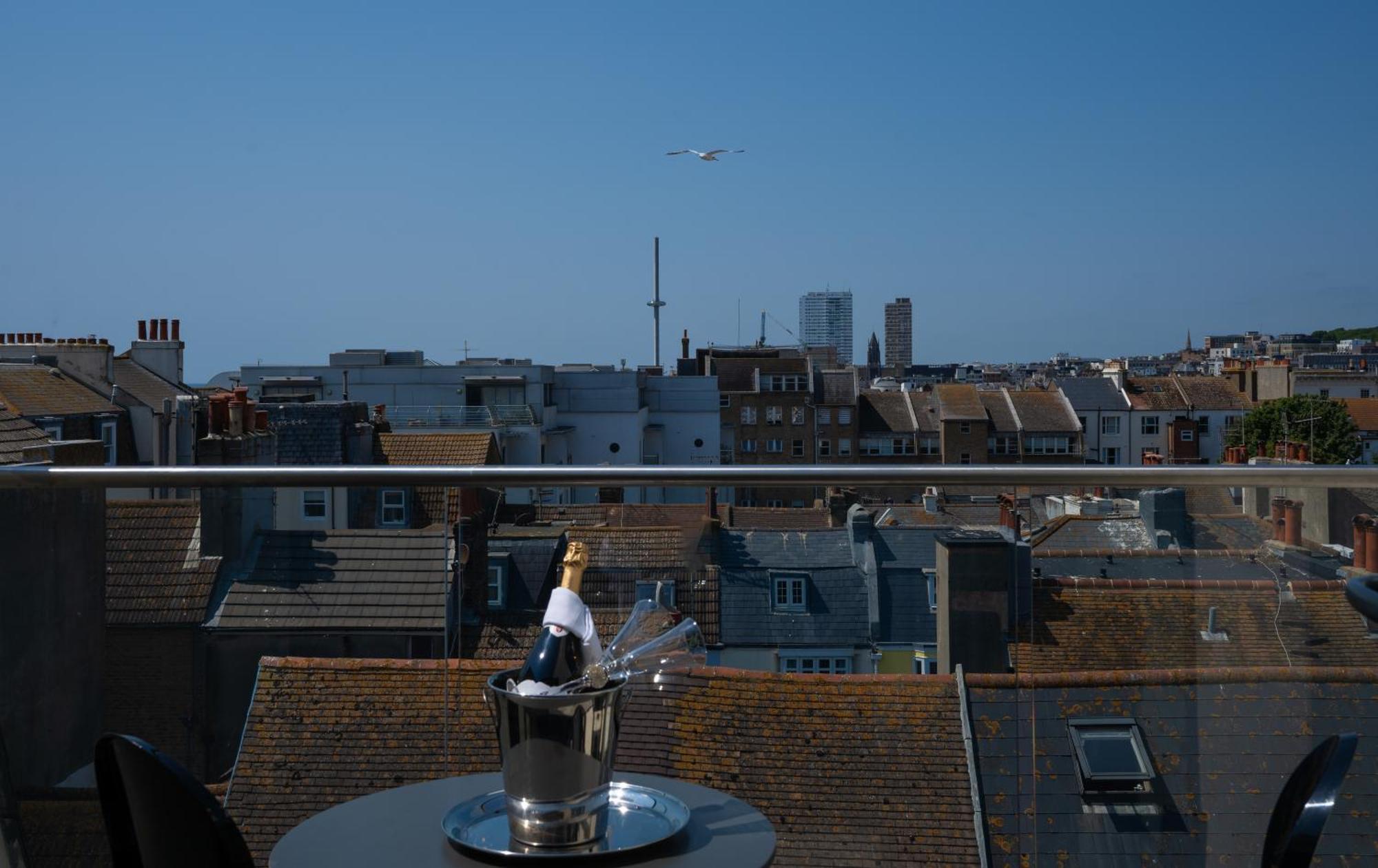 The Bubble Suite & Rooftop Terrace