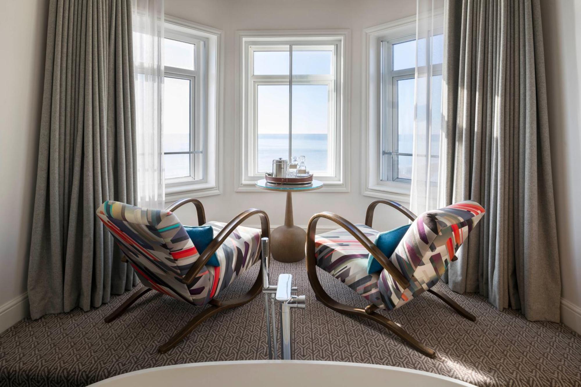 Corner Suite