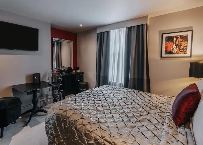 Square Townhouse Hotel